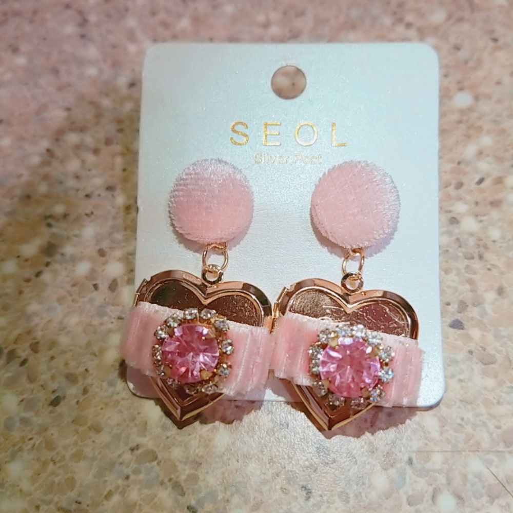 Open heart velvet Earrings  💖